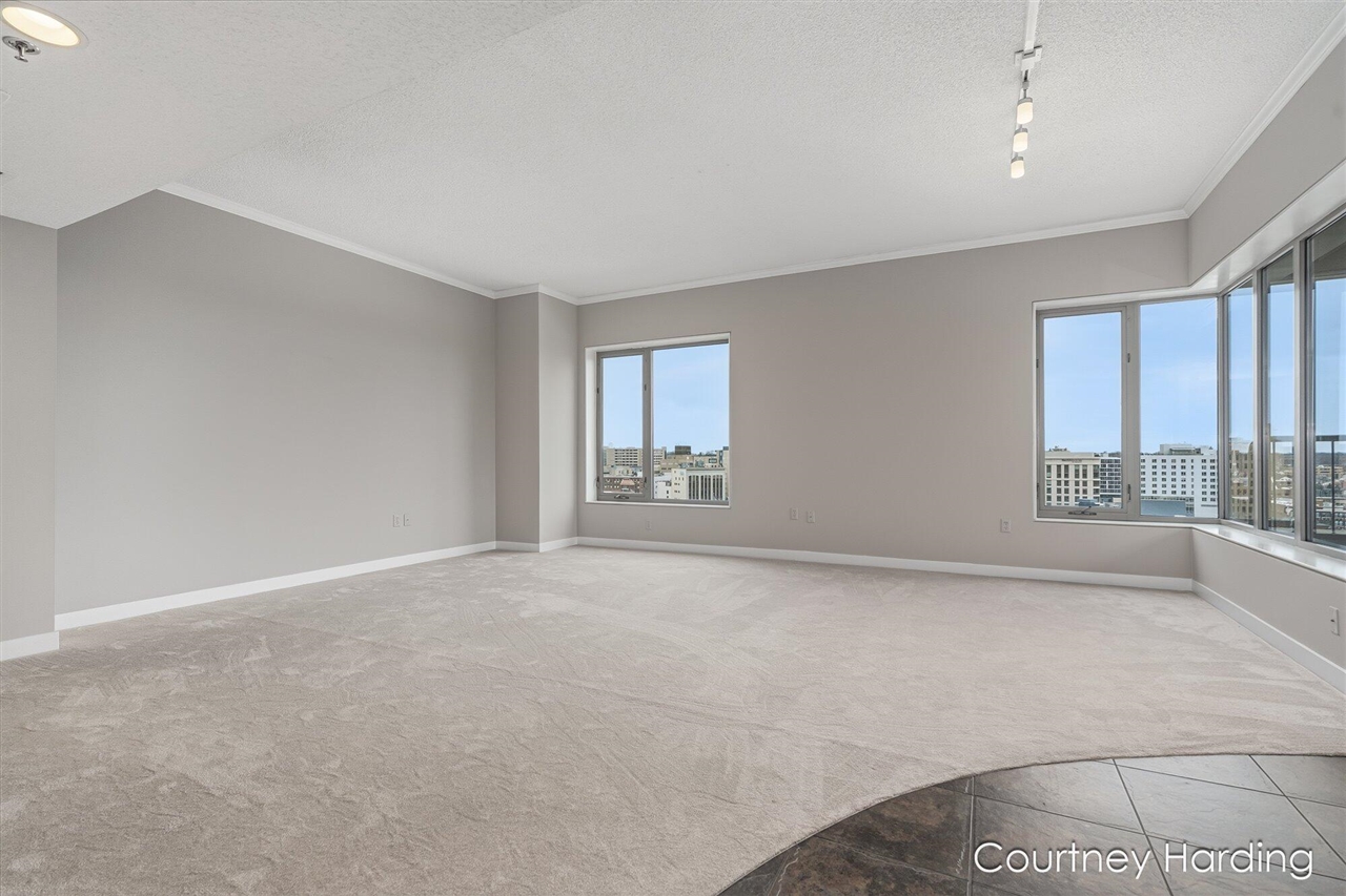 128 Campau Circle Property Photo 8