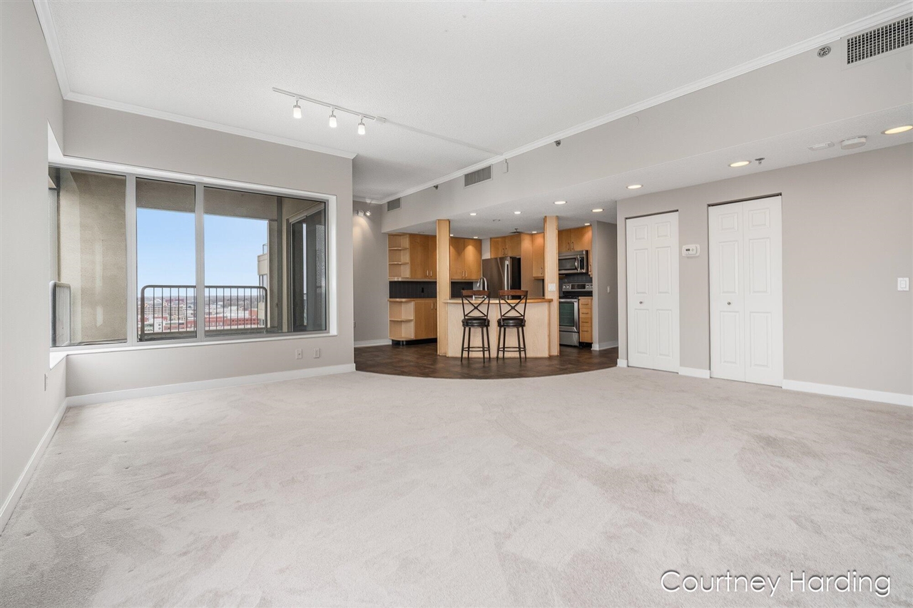 128 Campau Circle Property Photo 9