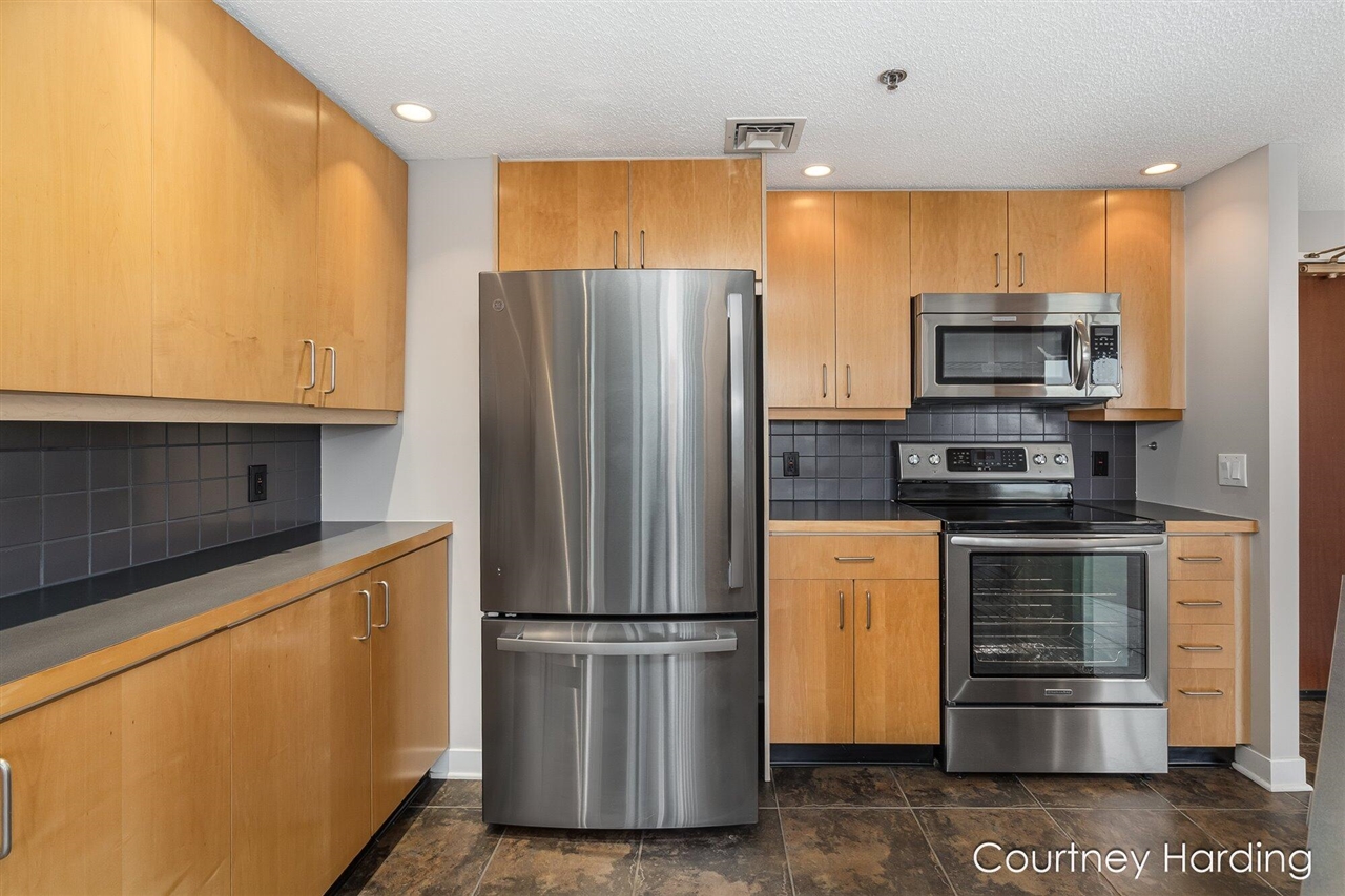 128 Campau Circle Property Photo 14