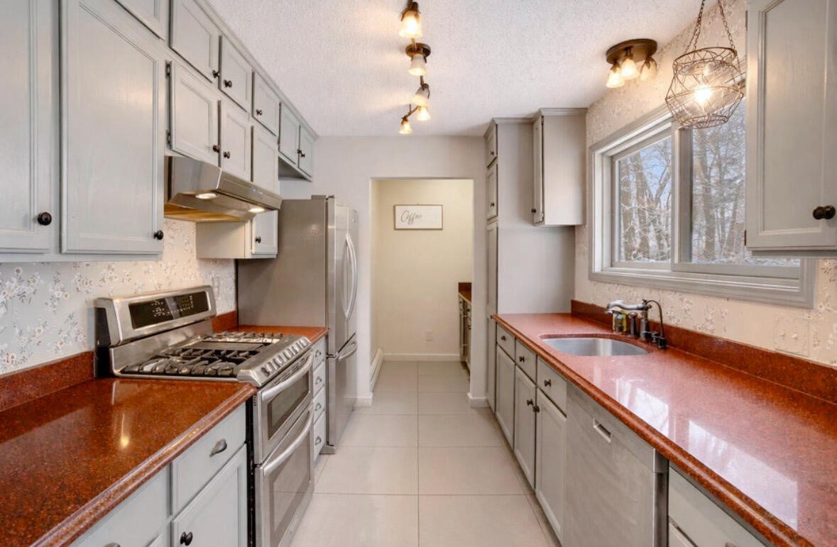 903 Cram Lane Property Photo 3