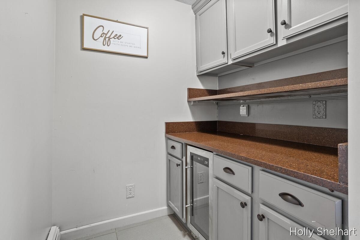 903 Cram Lane Property Photo 4