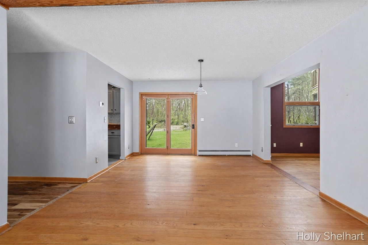 903 Cram Lane Property Photo 6