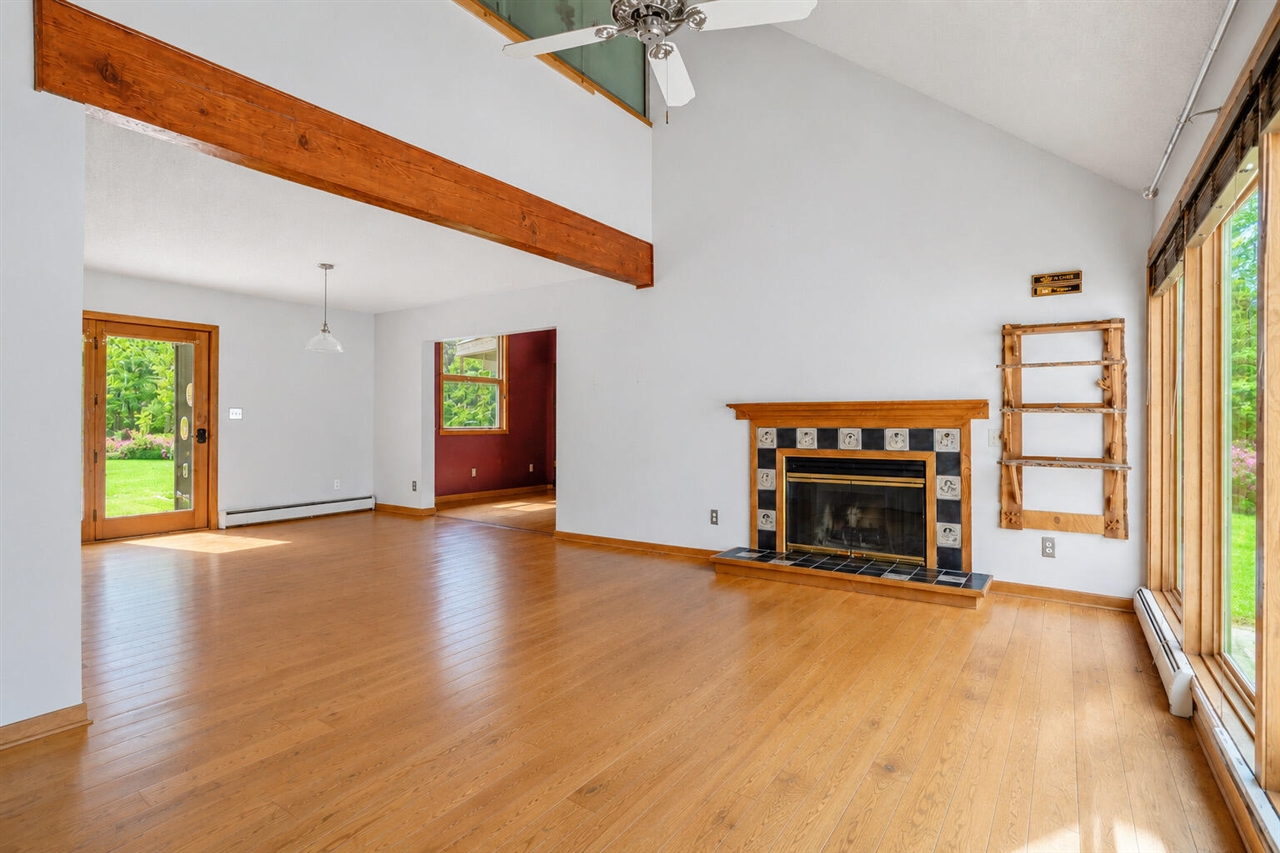 903 Cram Lane Property Photo 8