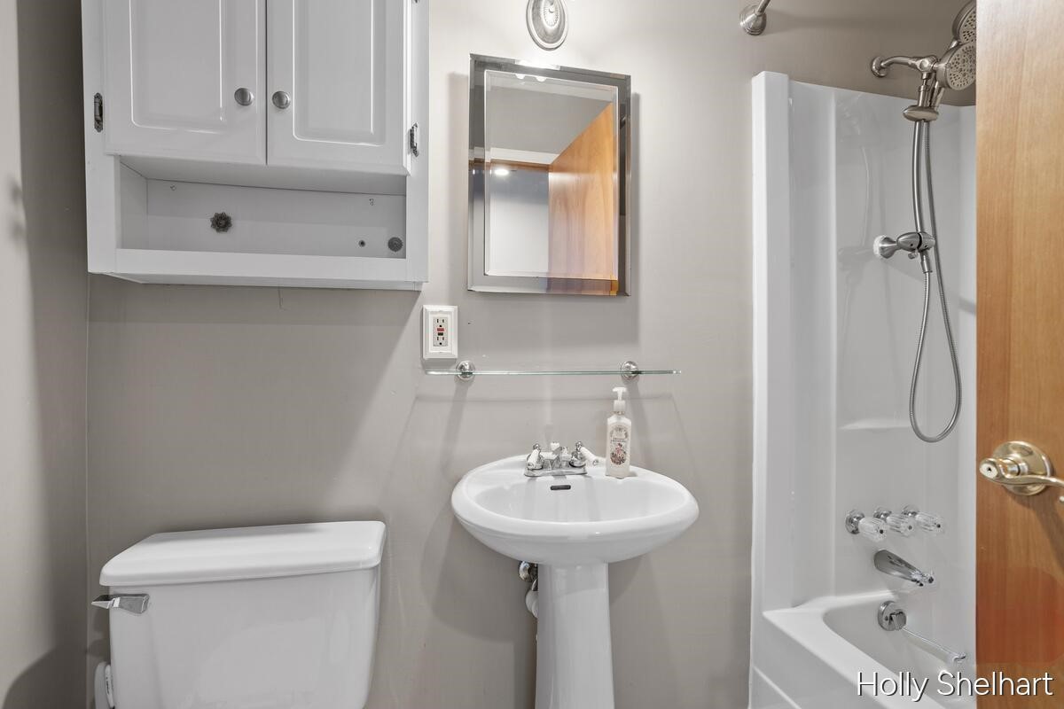 903 Cram Lane Property Photo 32