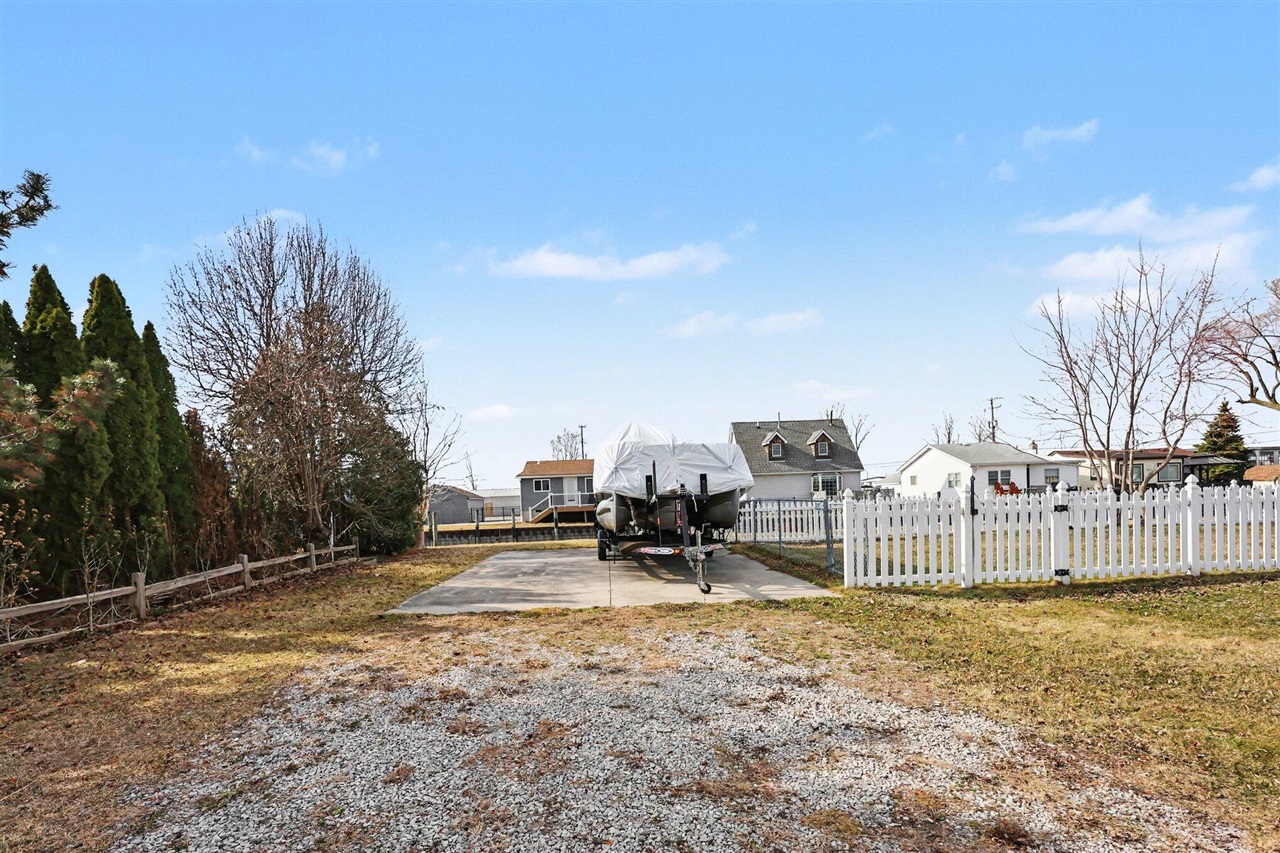 7128 Lazy Lane Property Photo 28