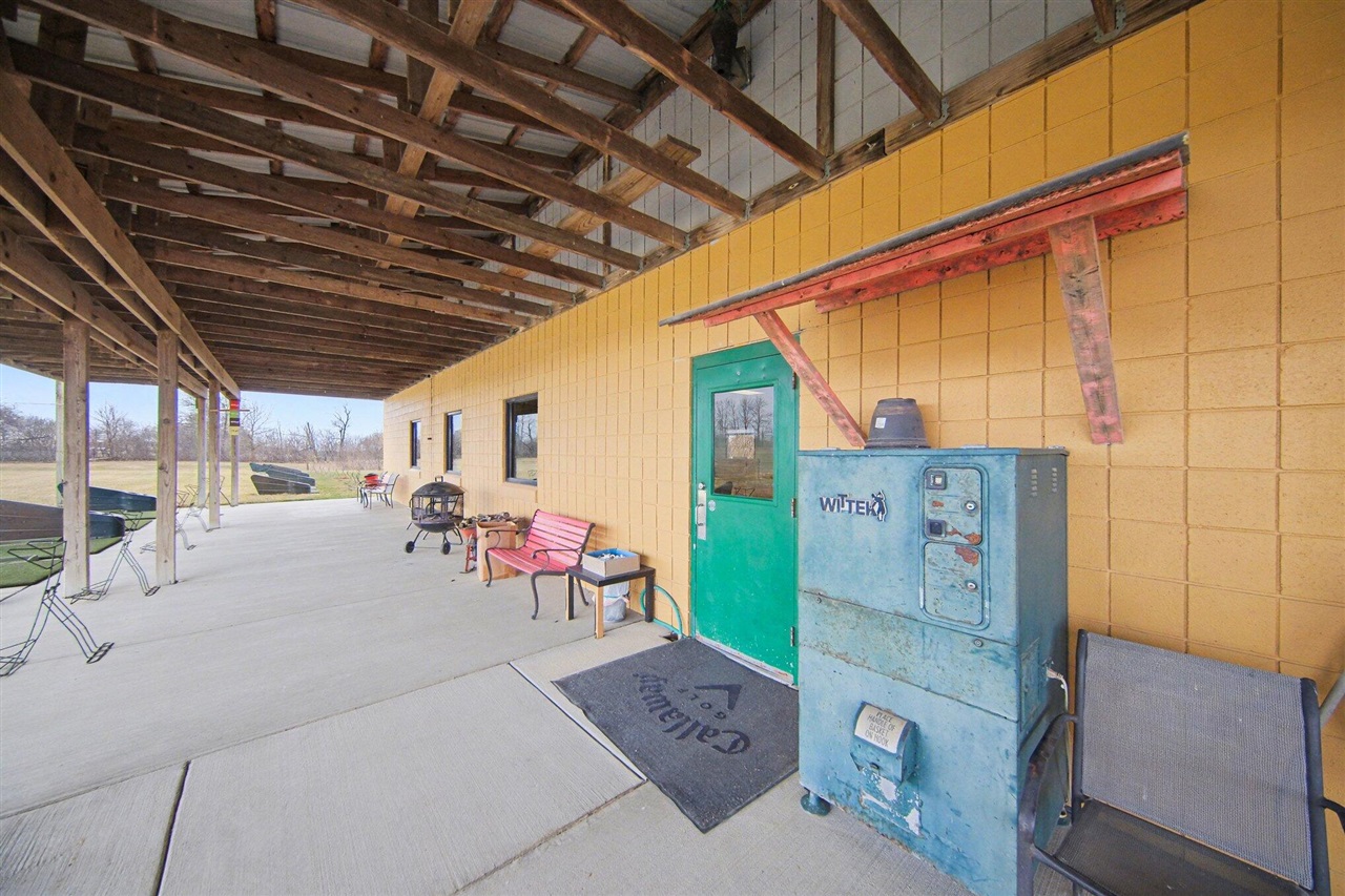 2735 S Zeeb Road Property Photo 12