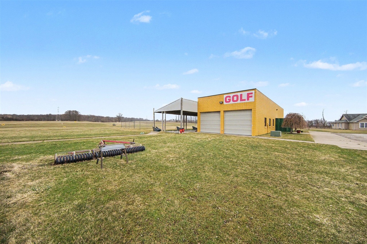 2735 S Zeeb Road Property Photo 18