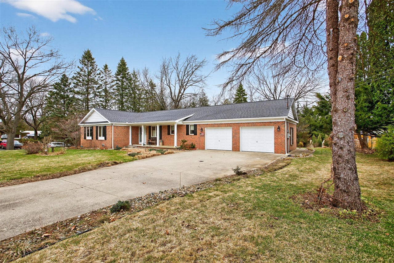 769 Bellflower Property Photo 4