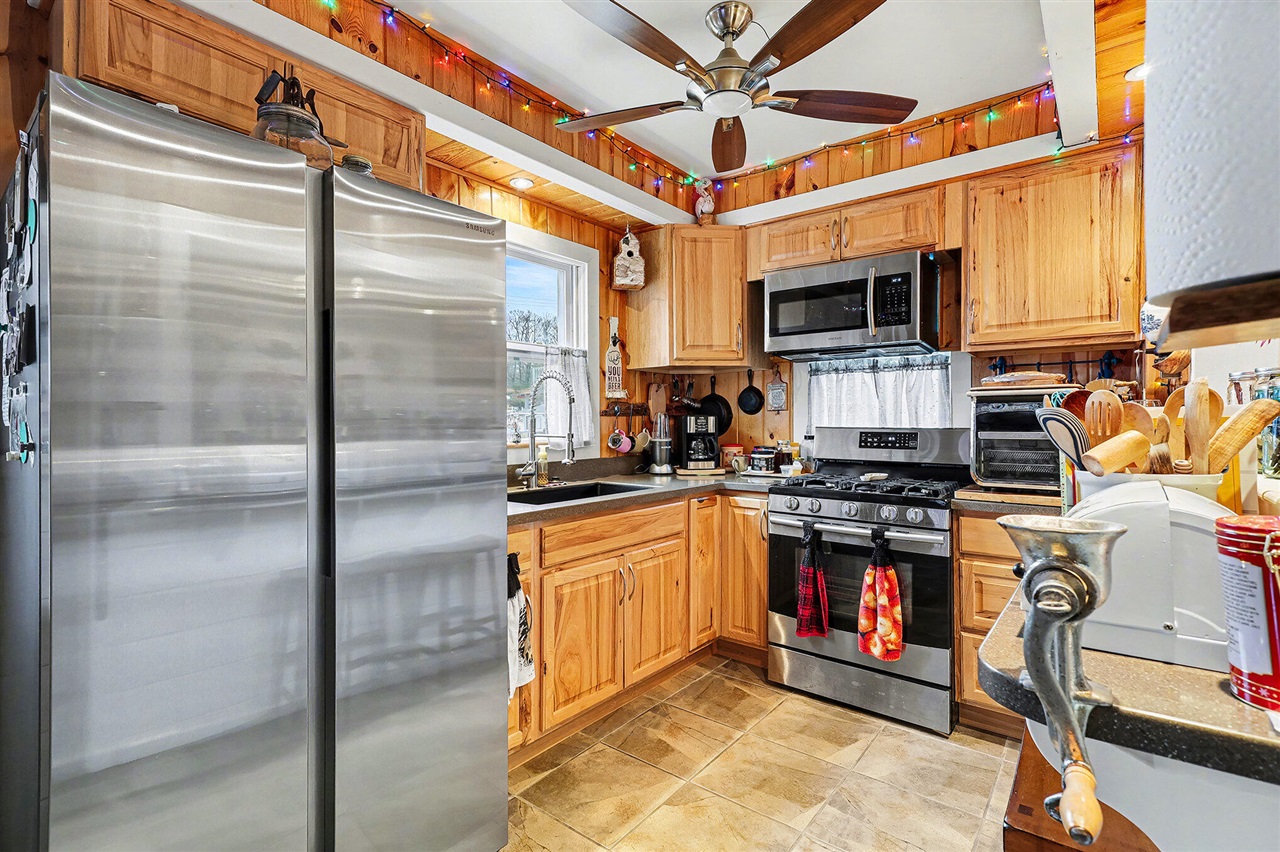 1835 Edgewater Street Property Photo 9