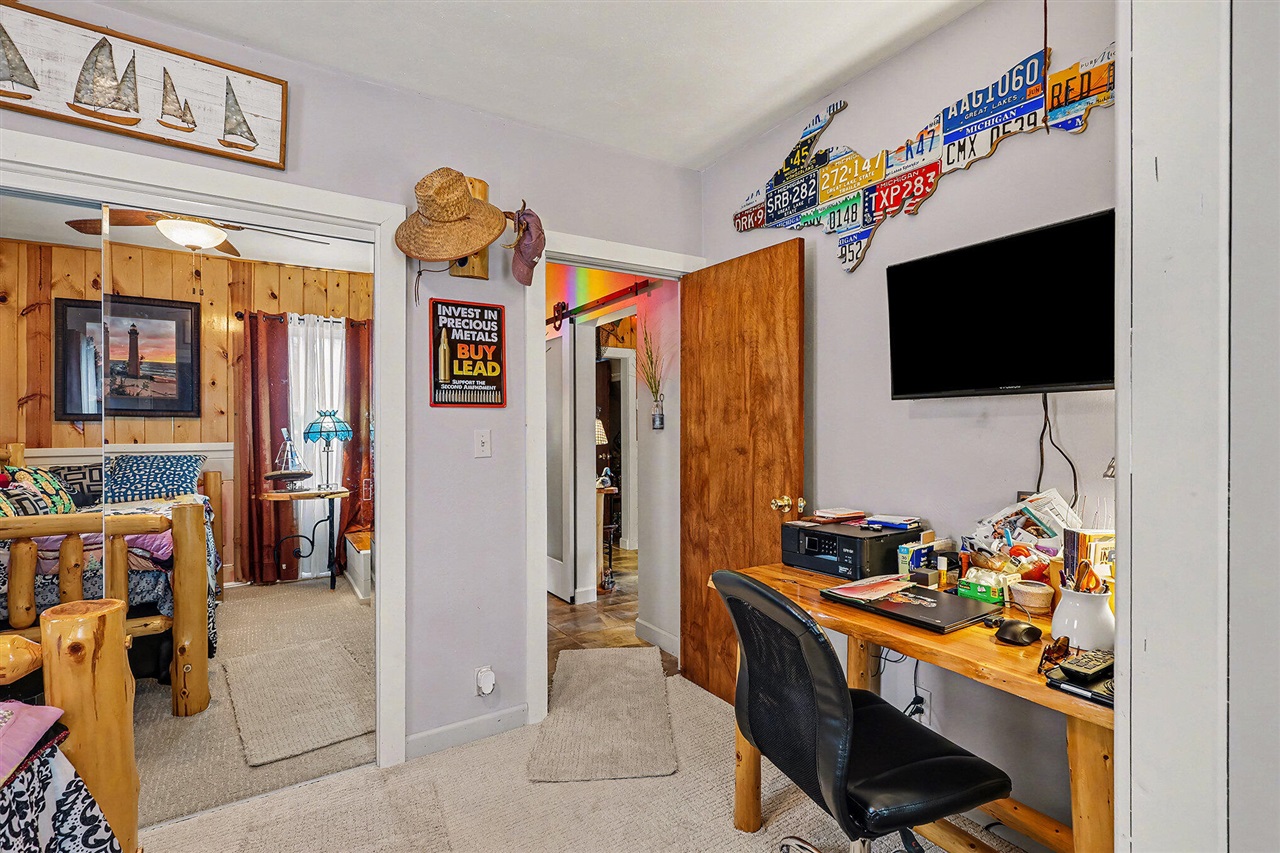 1835 Edgewater Street Property Photo 14