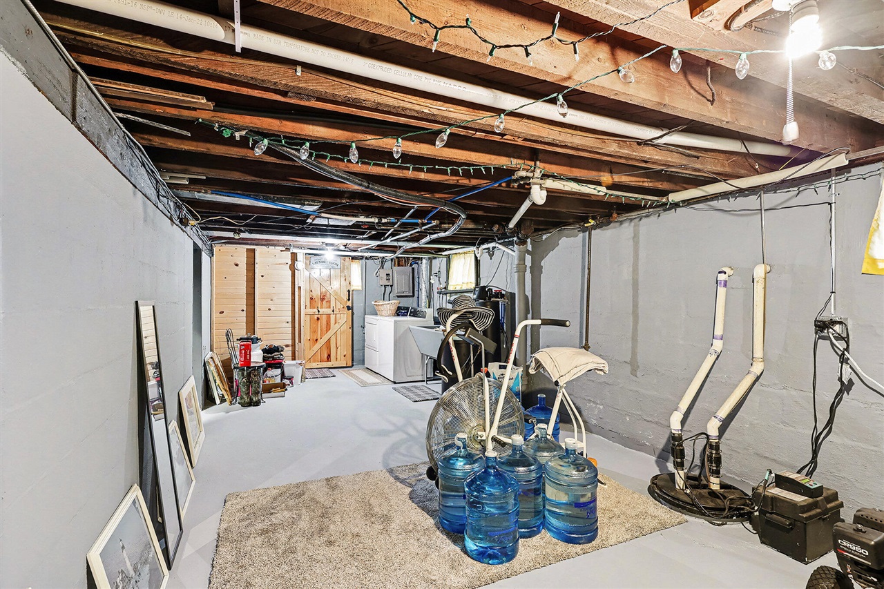 1835 Edgewater Street Property Photo 22