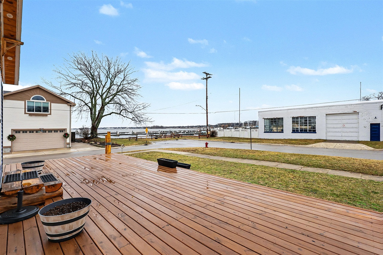 1835 Edgewater Street Property Photo 23