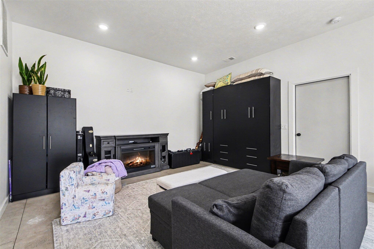 419 S Juniper Street Property Photo 8