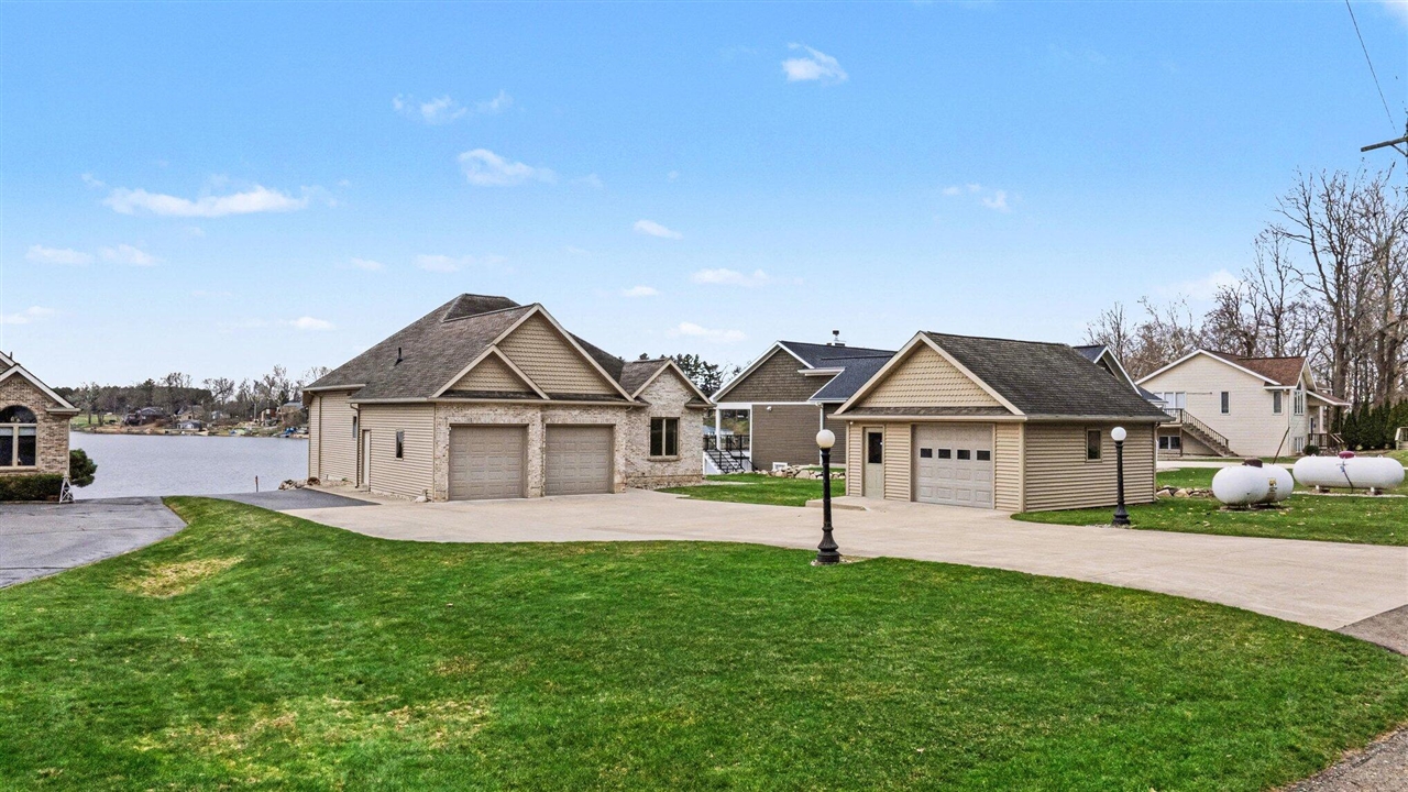 48855 Howard Drive Property Photo 1