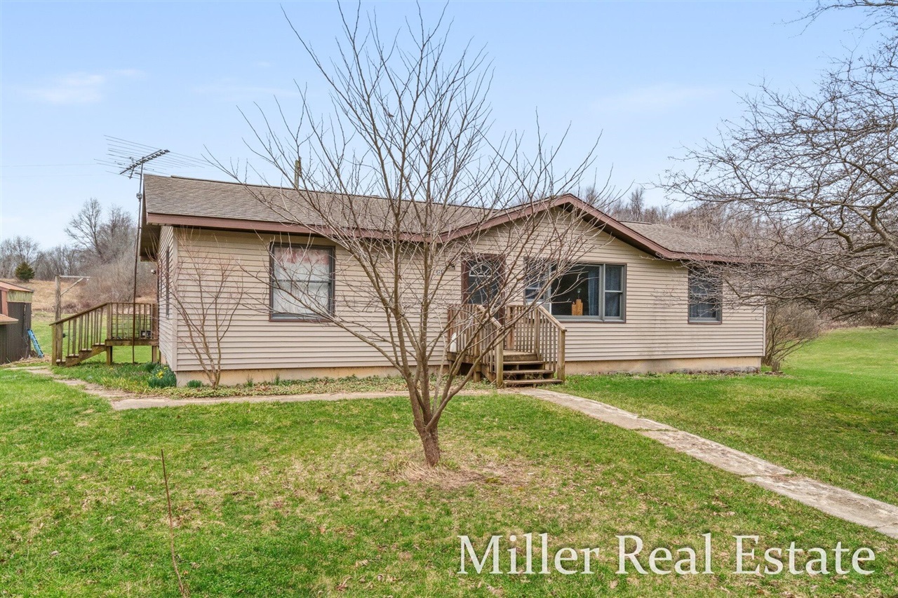 6130 Gurd Road Property Photo 2