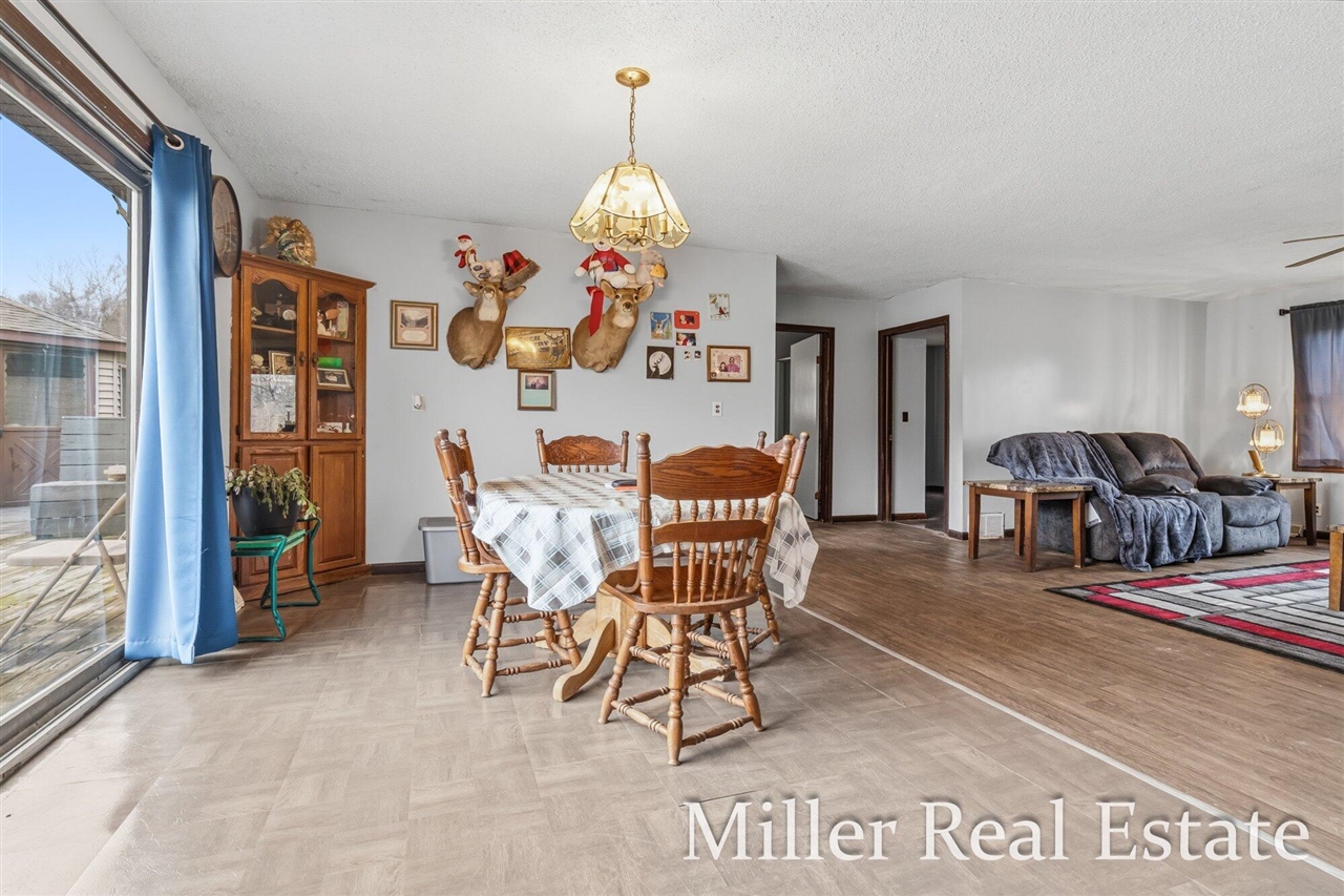 6130 Gurd Road Property Photo 7