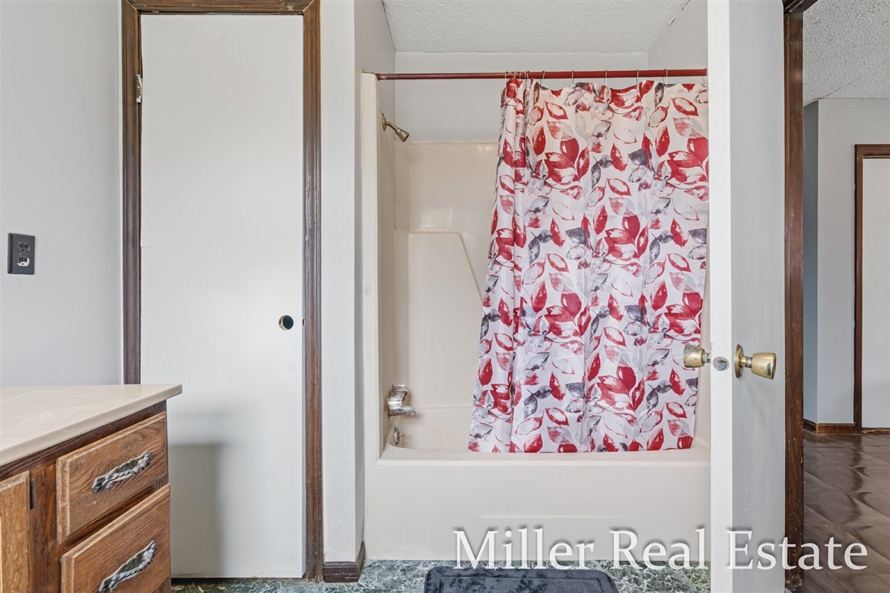 6130 Gurd Road Property Photo 16
