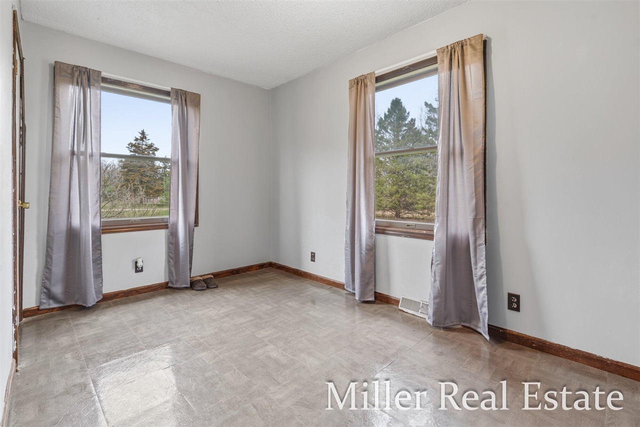 6130 Gurd Road Property Photo 17