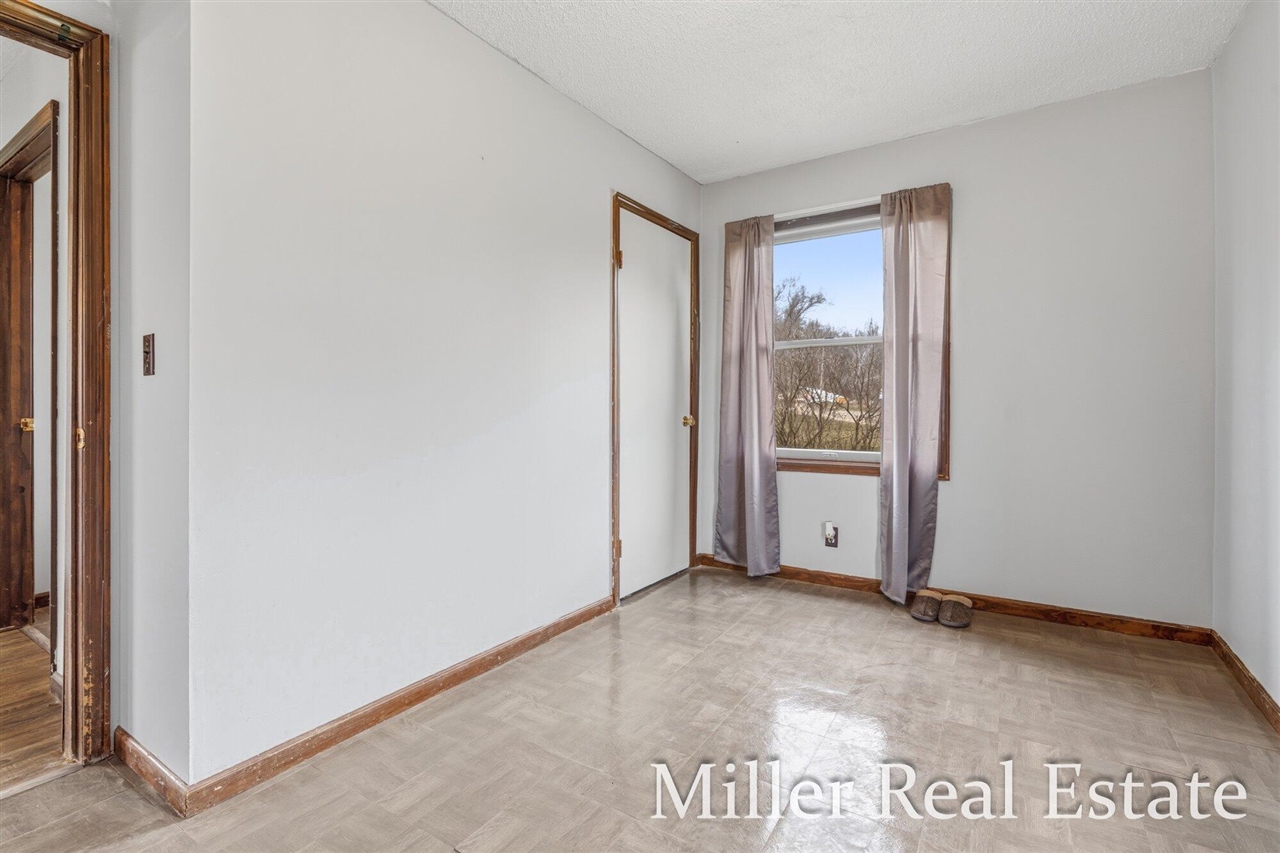 6130 Gurd Road Property Photo 18