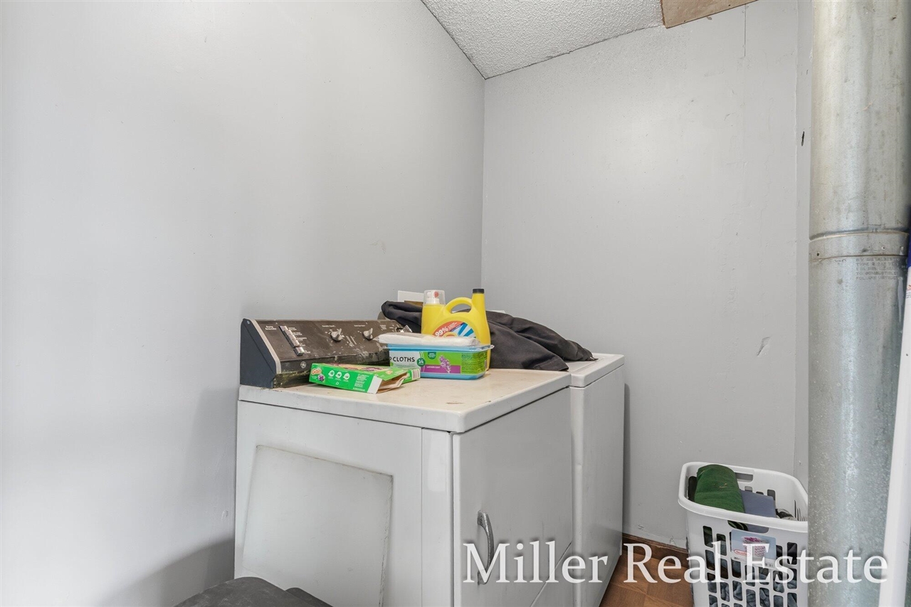 6130 Gurd Road Property Photo 22