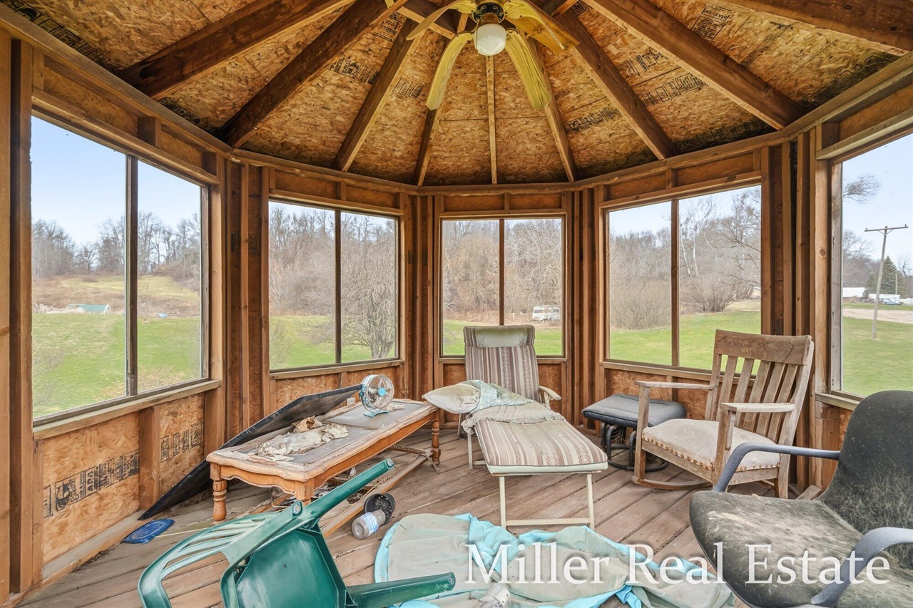 6130 Gurd Road Property Photo 27