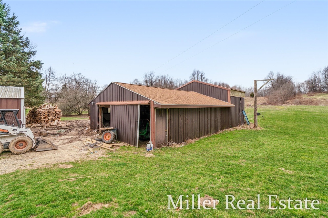 6130 Gurd Road Property Photo 33