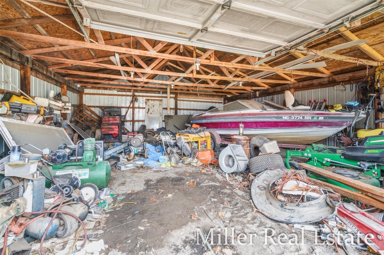 6130 Gurd Road Property Photo 34