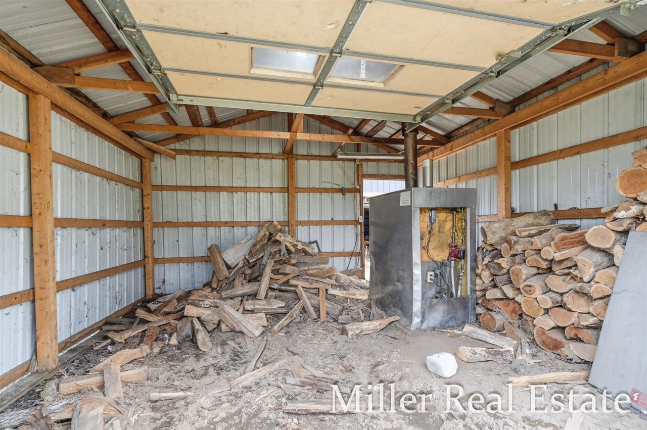6130 Gurd Road Property Photo 35