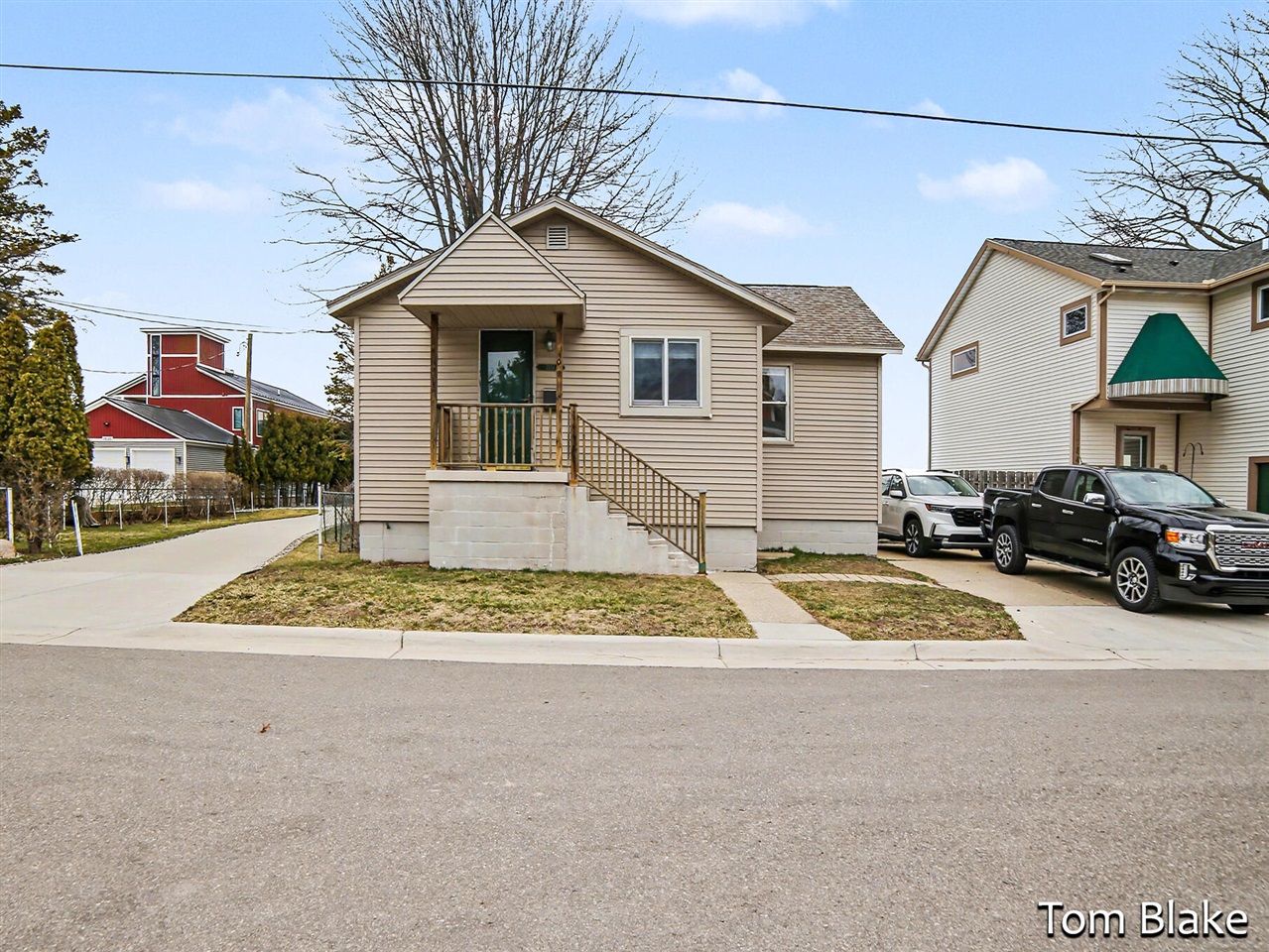 1834 Edgewater Street Property Photo 1