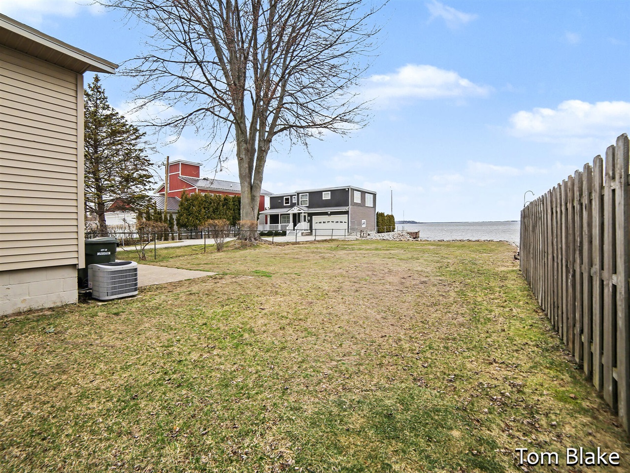 1834 Edgewater Street Property Photo 3