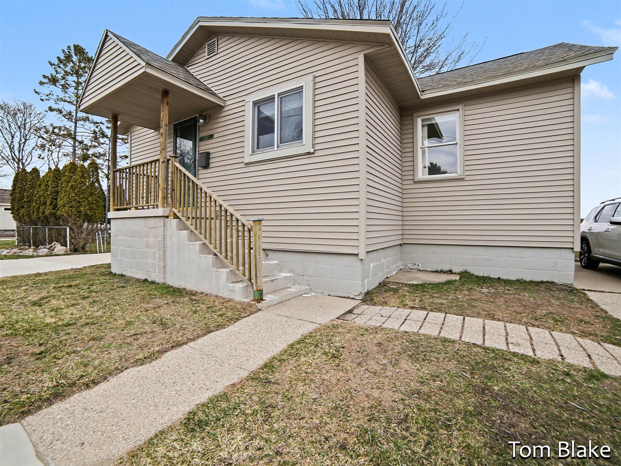 1834 Edgewater Street Property Photo 6