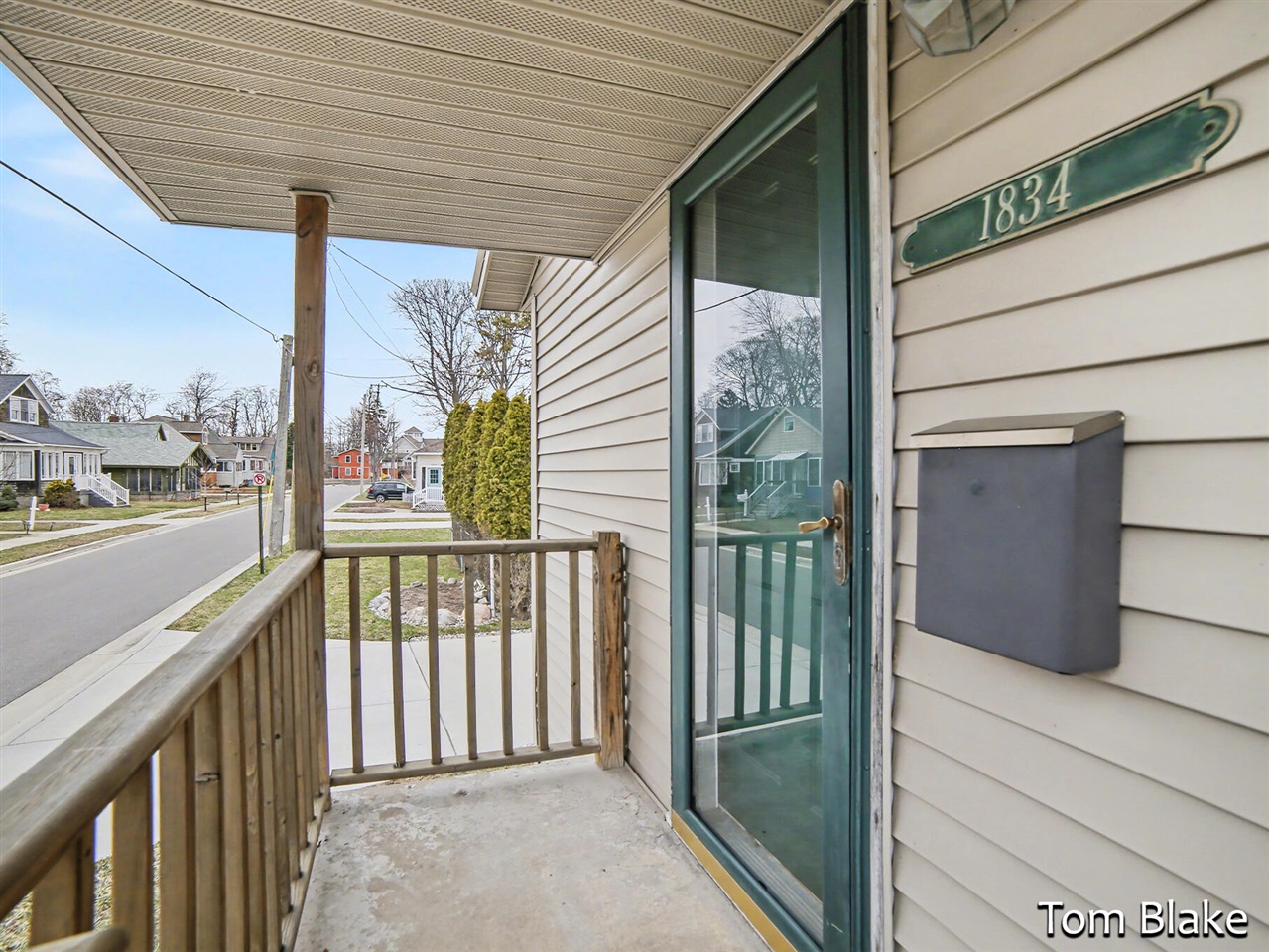 1834 Edgewater Street Property Photo 7