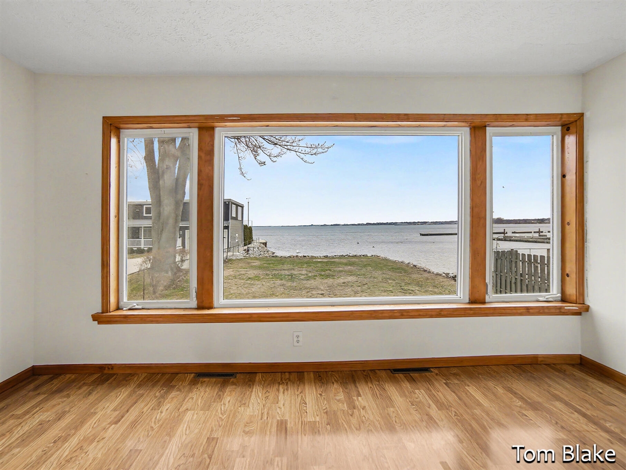 1834 Edgewater Street Property Photo 10