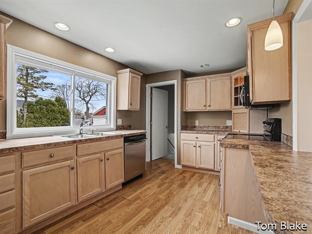 1834 Edgewater Street Property Photo 13