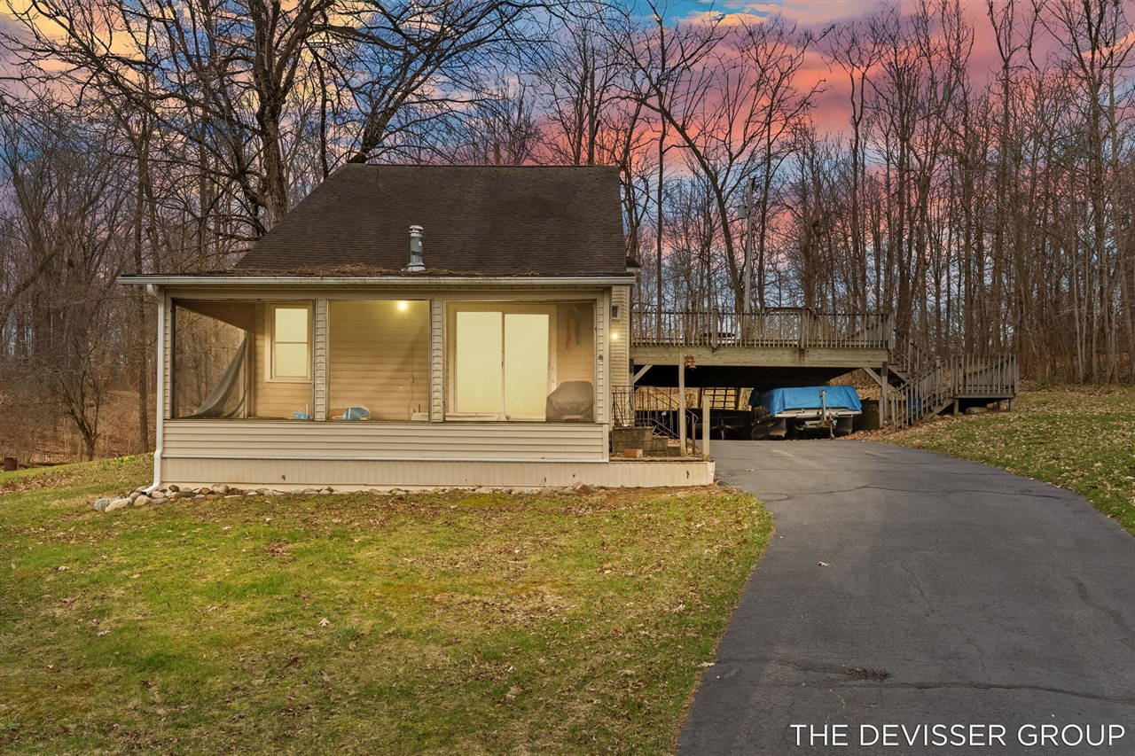 3136 Baseline Road Property Photo 1