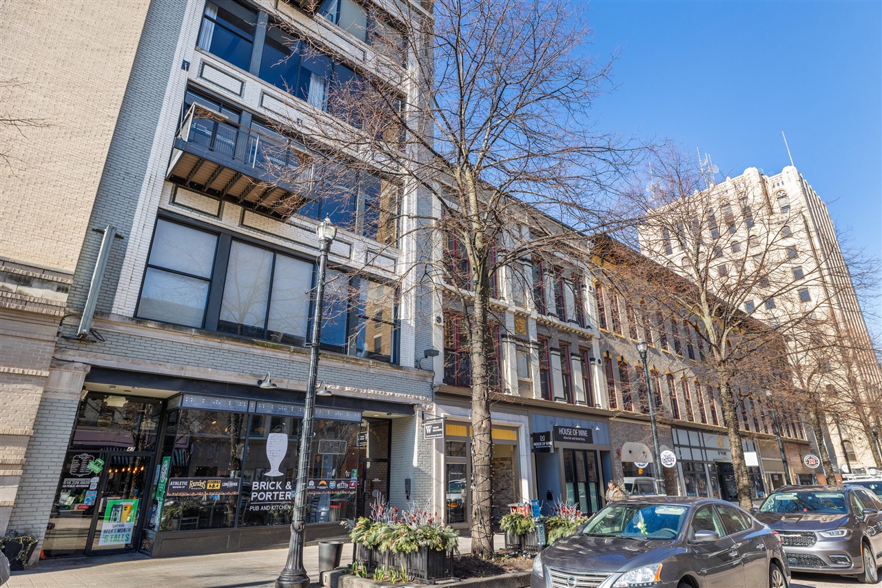 49 Monroe Center Street Property Photo 1