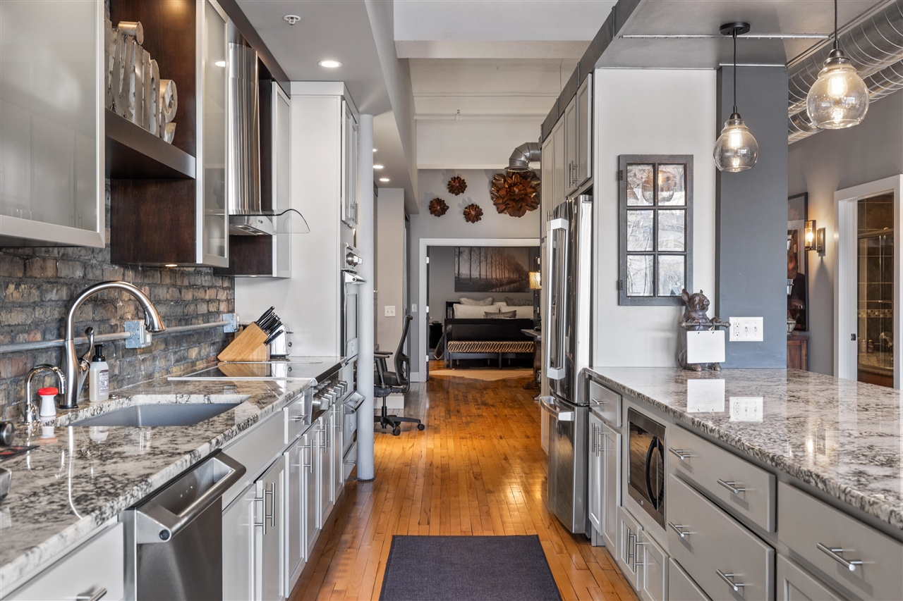 49 Monroe Center Street Property Photo 11