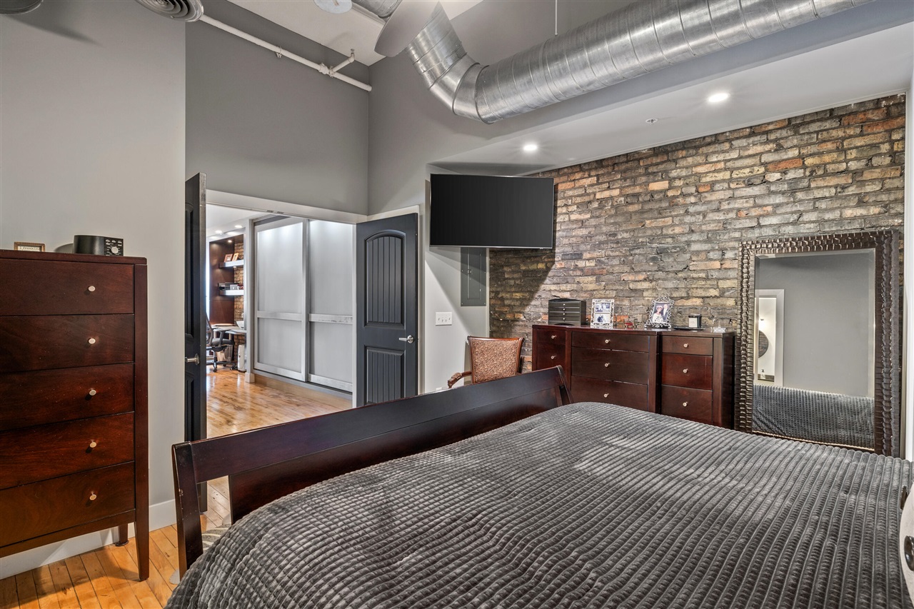 49 Monroe Center Street Property Photo 22