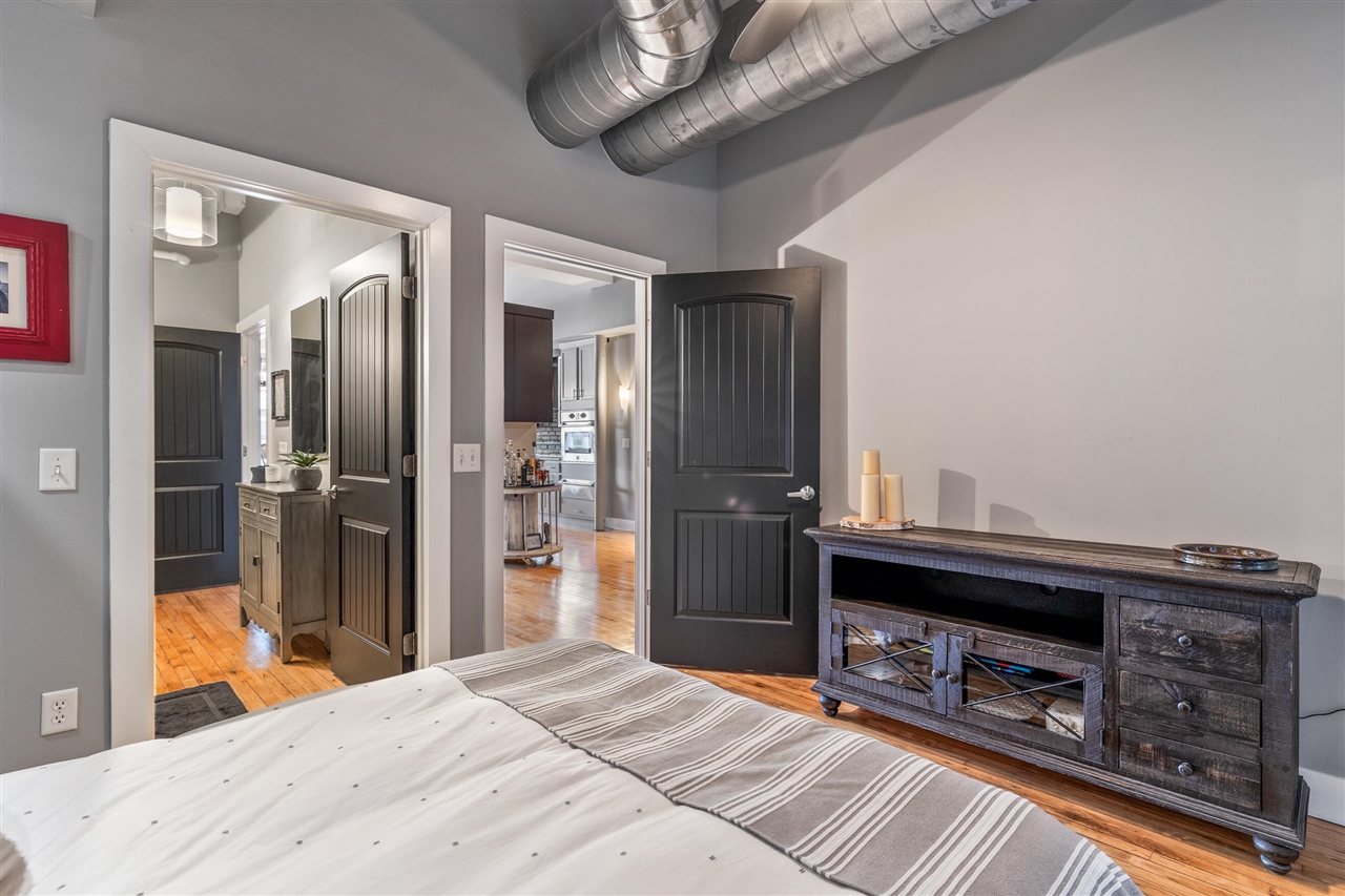 49 Monroe Center Street Property Photo 27
