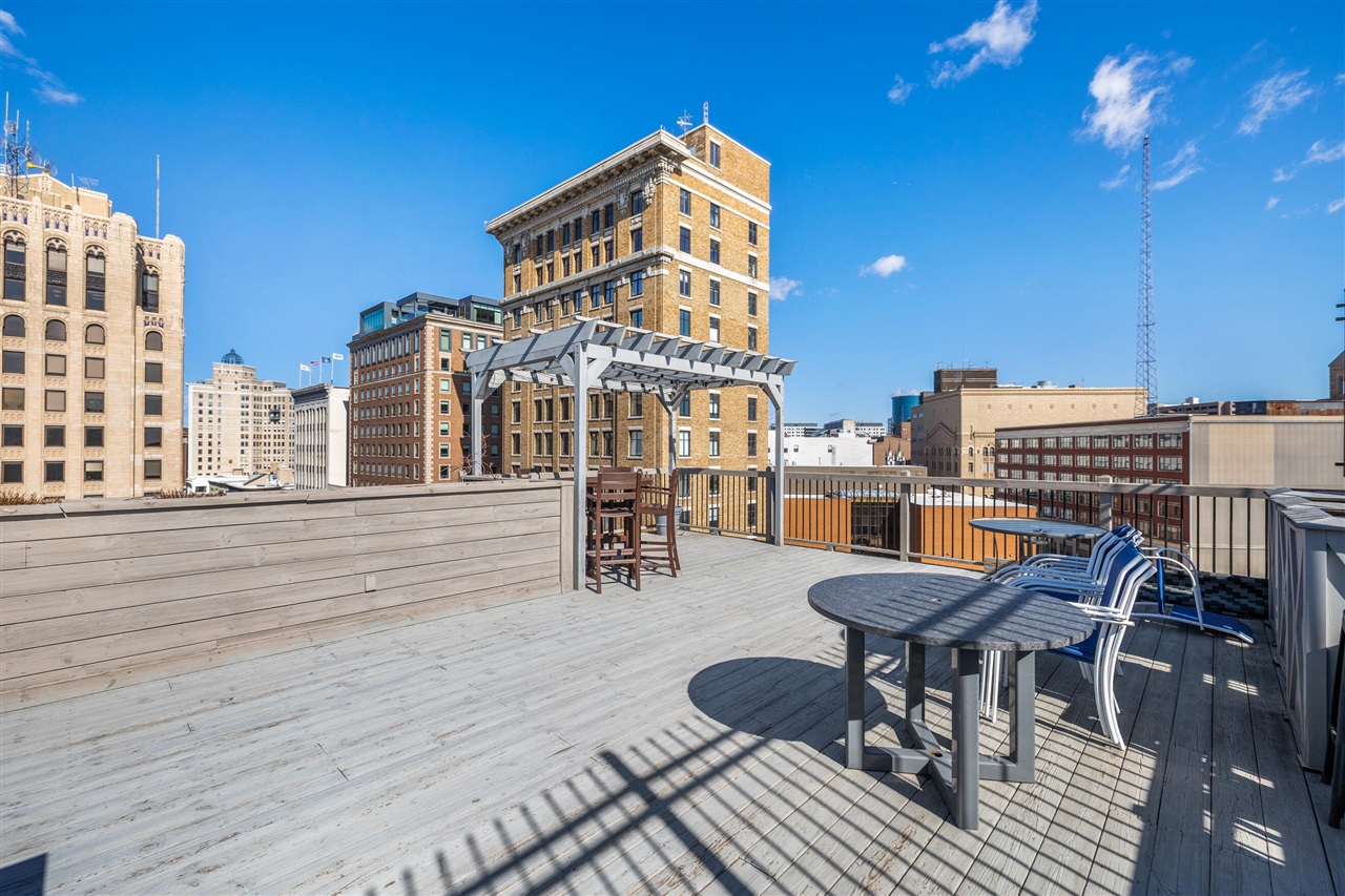 49 Monroe Center Street Property Photo 33