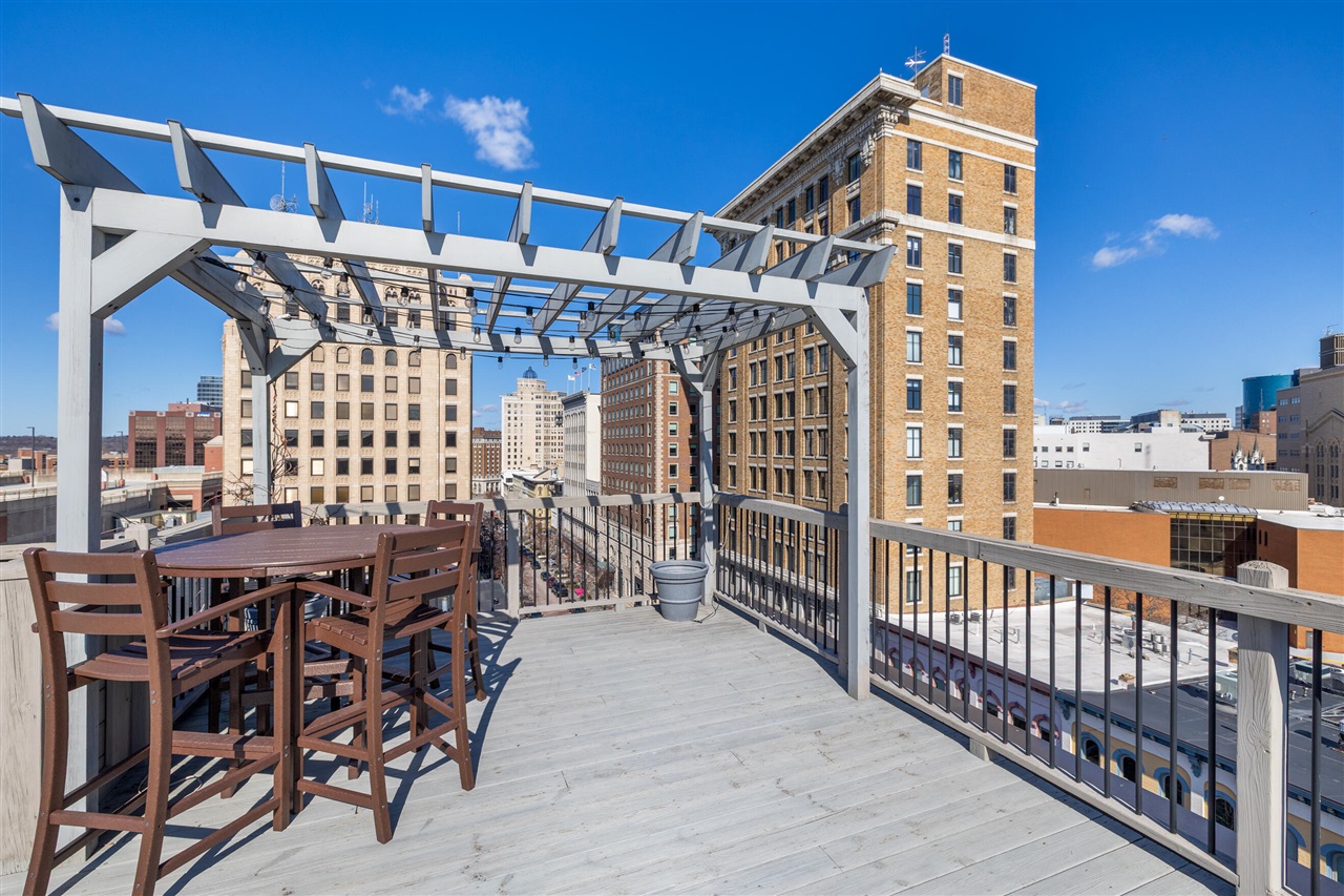 49 Monroe Center Street Property Photo 35