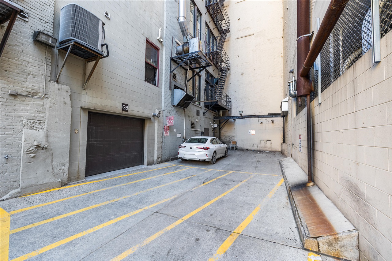 49 Monroe Center Street Property Photo 36