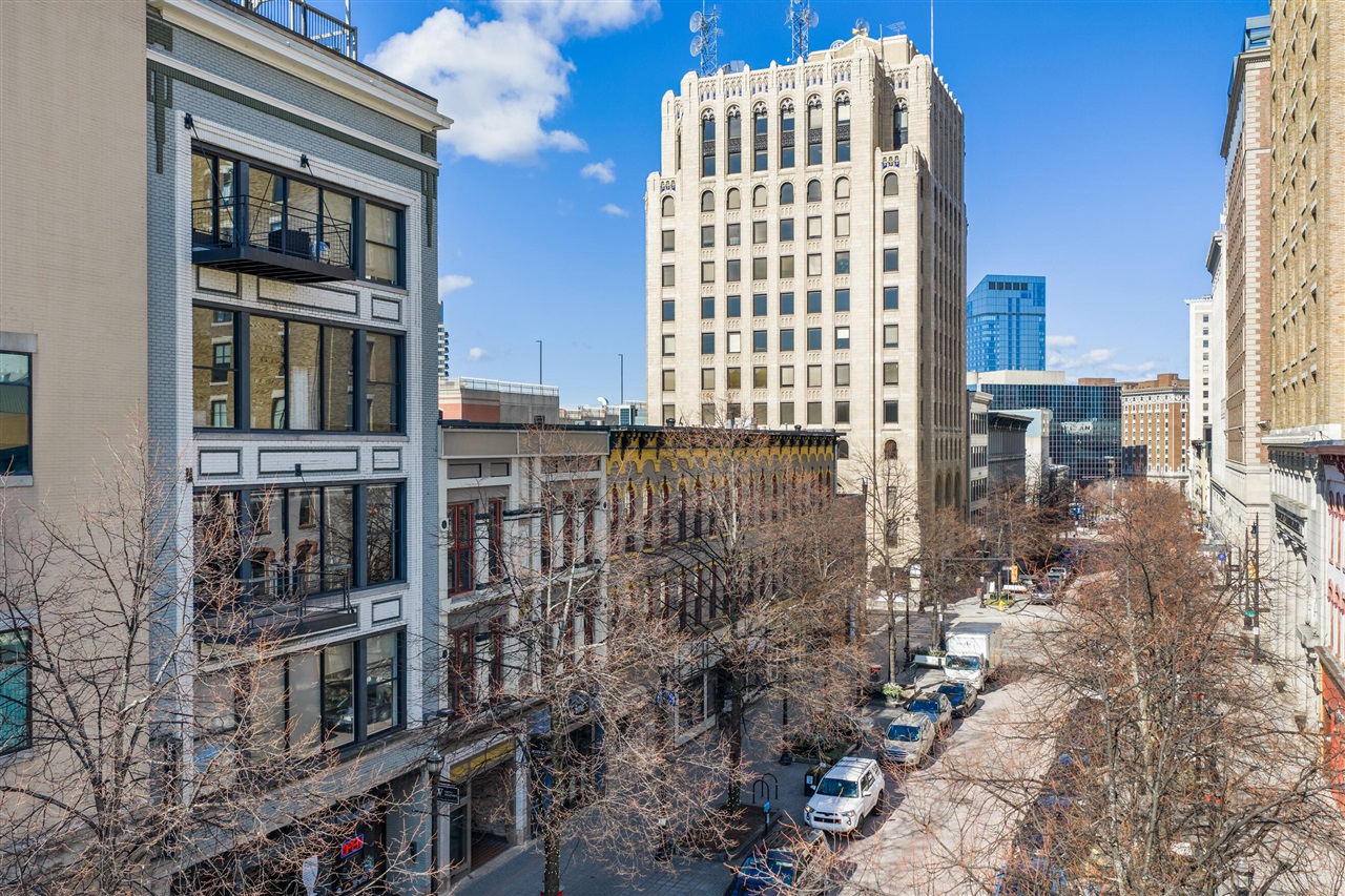 49 Monroe Center Street Property Photo 38