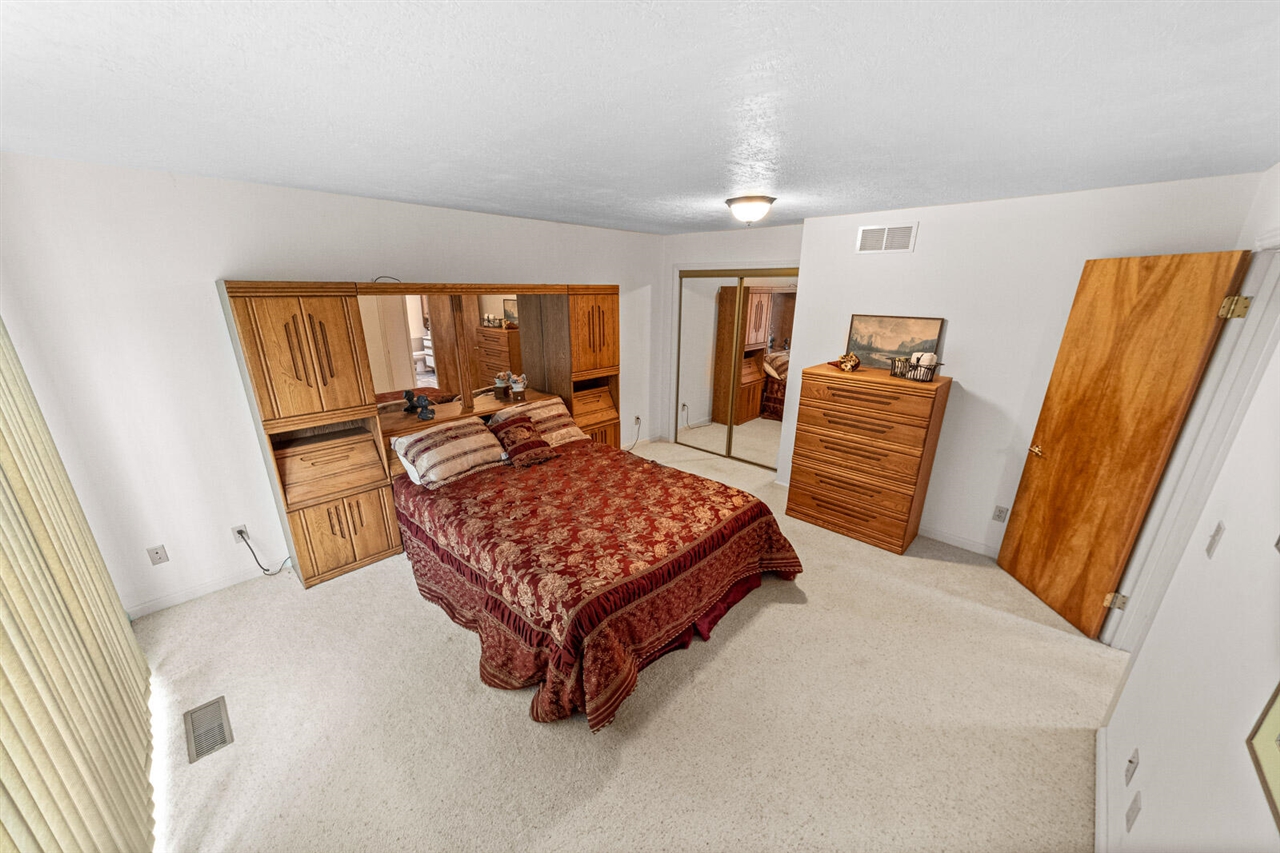 19976 M-60 Property Photo 16