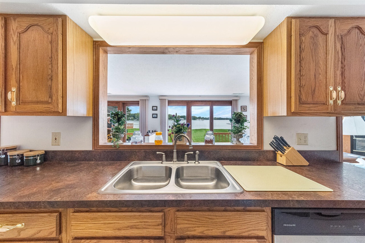 19976 M-60 Property Photo 22