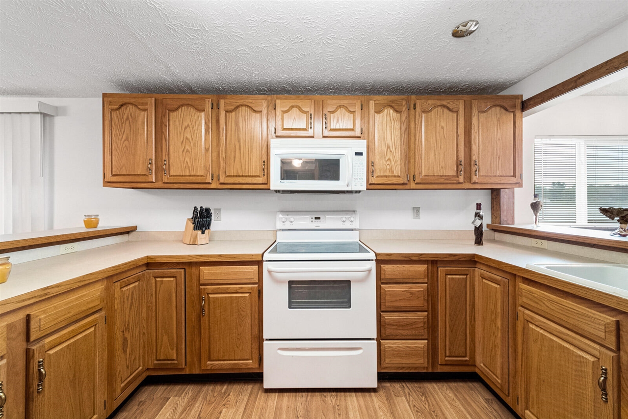 19976 M-60 Property Photo 34