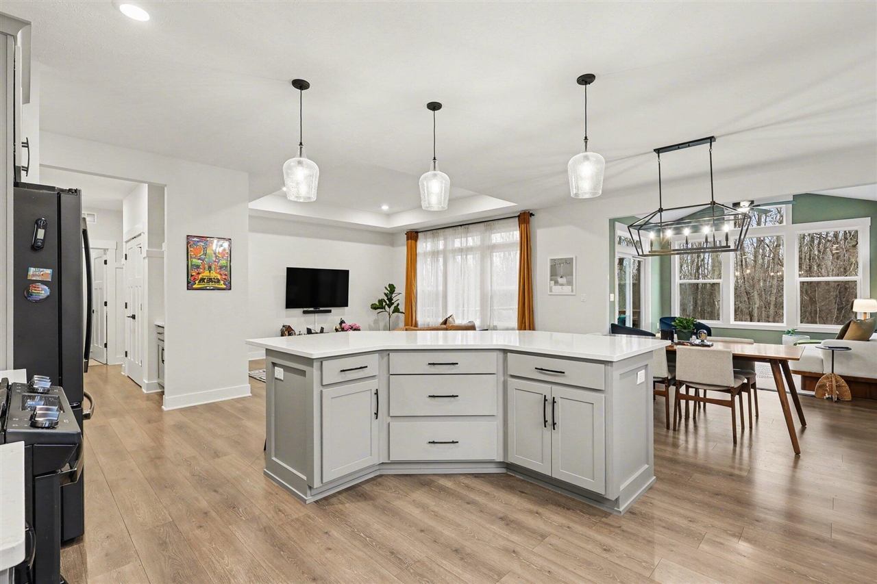 7460 Thistle Street Property Photo 4