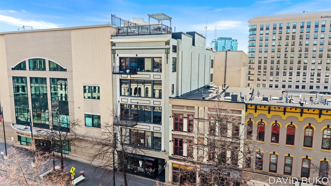 49 Monroe Center Street Property Photo 1