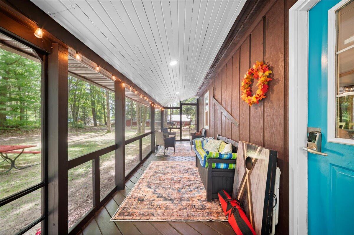 20308 Lakeview Drive Property Photo 1