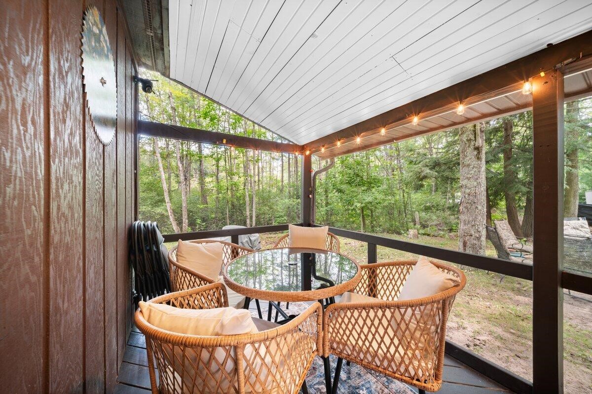 20308 Lakeview Drive Property Photo 2